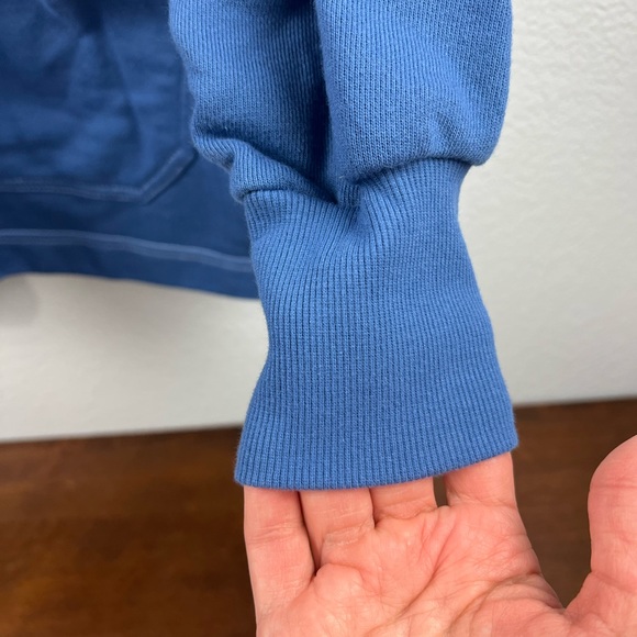 Free assembly Women's Funnel Neck sweatshirt with front patch pockets - Picture 4 of 7